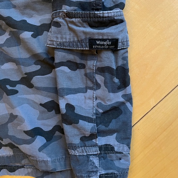Wrangler cargo shorts - Picture 2 of 5